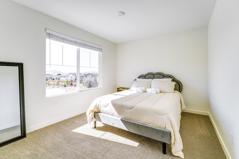 Reno Vacations - Modern Reno Vacation Home: Easy Access to Nature - Property Image 20