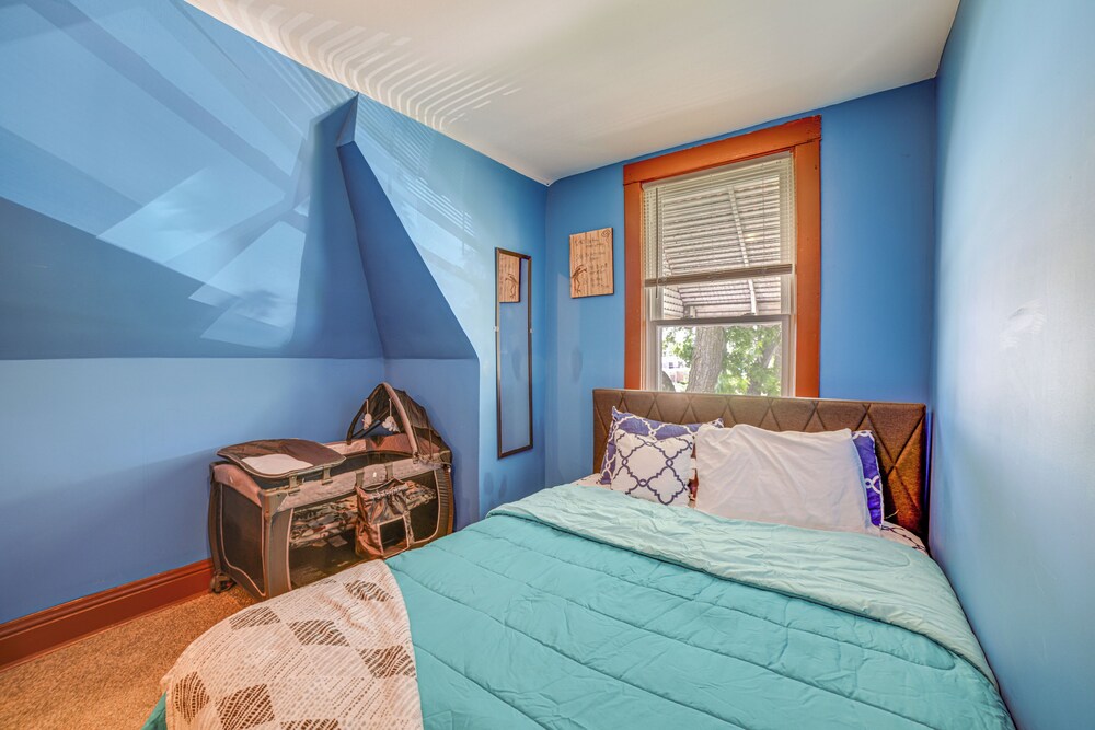 South Chicago Heights Apartment - Pets Welcome! view 5