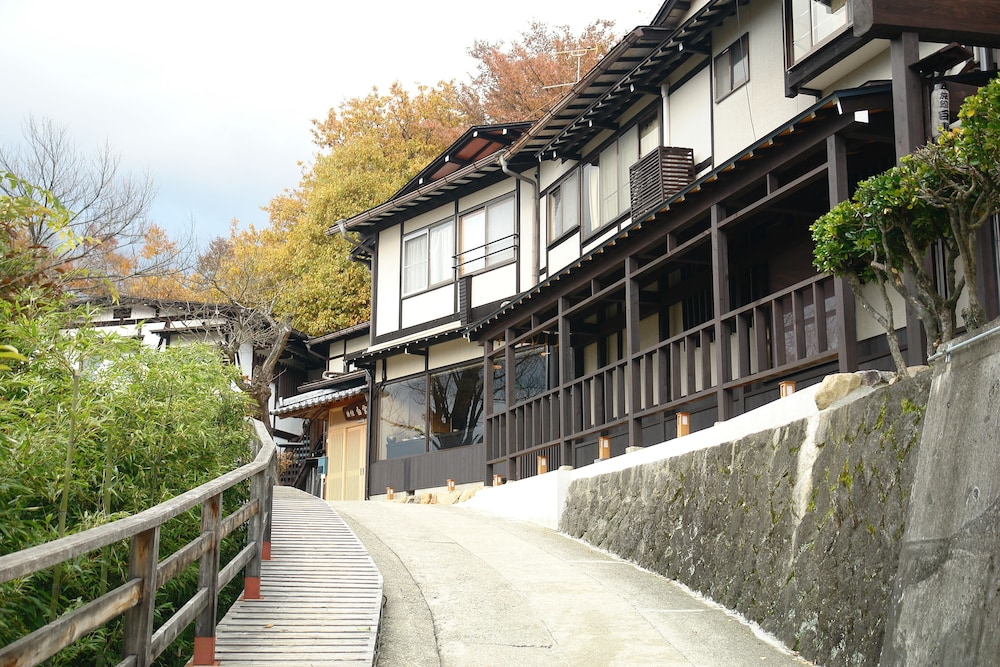 Hotel Futarishizuka Hakuun - Image 1