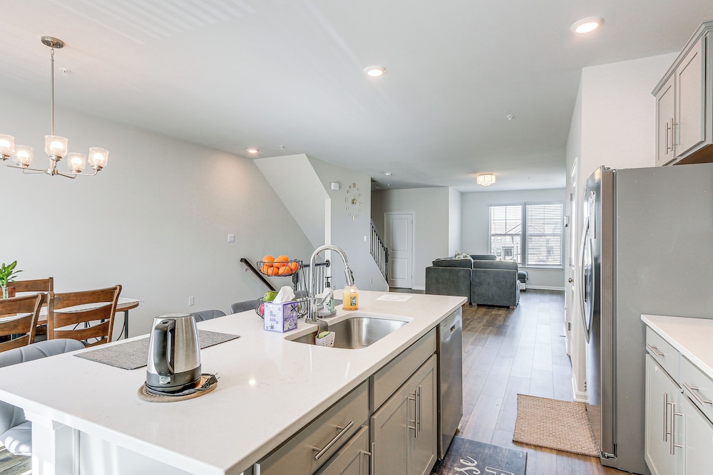 2 Mi to Dtwn Frederick: Updated Townhome