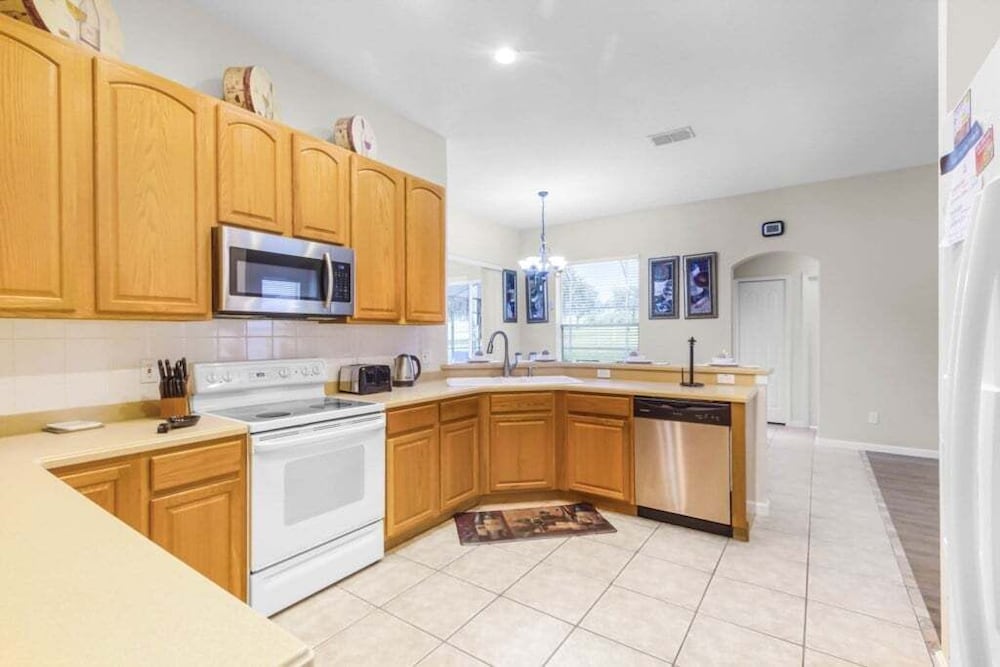 4 Bed Pool Home, Pool Table & More 4 Bedroom Villa