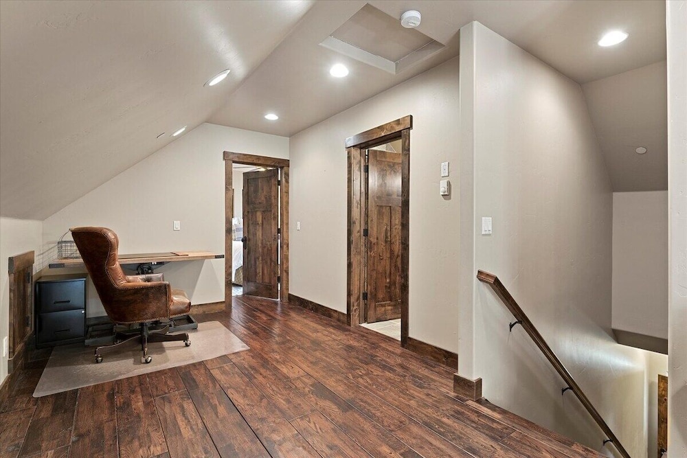 Cyh1012 - Hidden Cedar 5 Bedroom Home