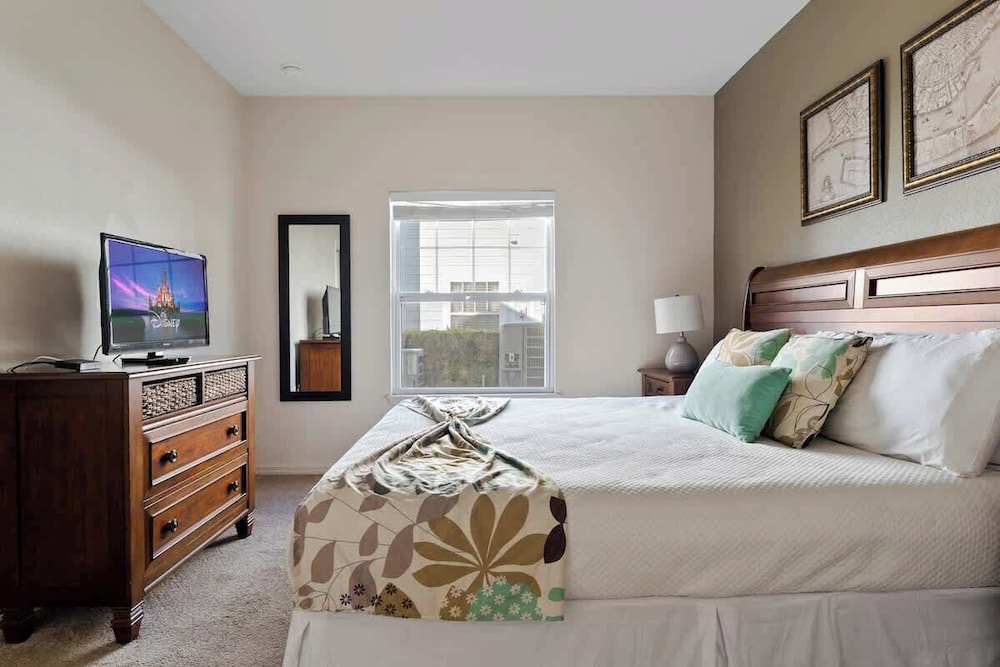 Welcoming 4 BR Sleeps 10 Guests