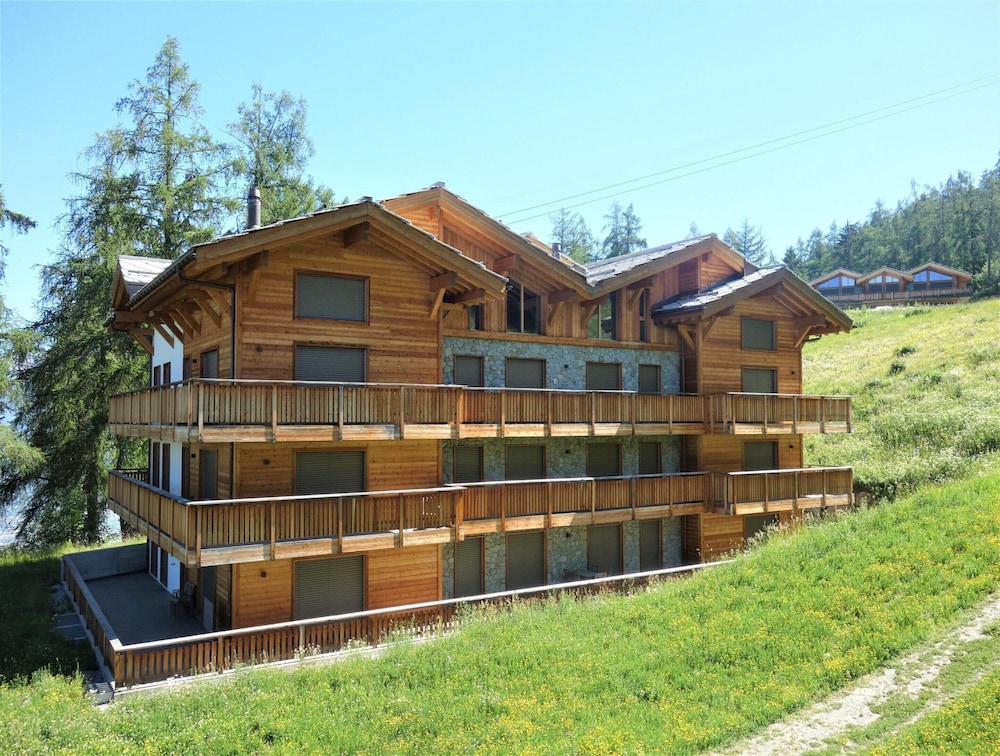 5-bedroom Apartment in Veysonnaz
