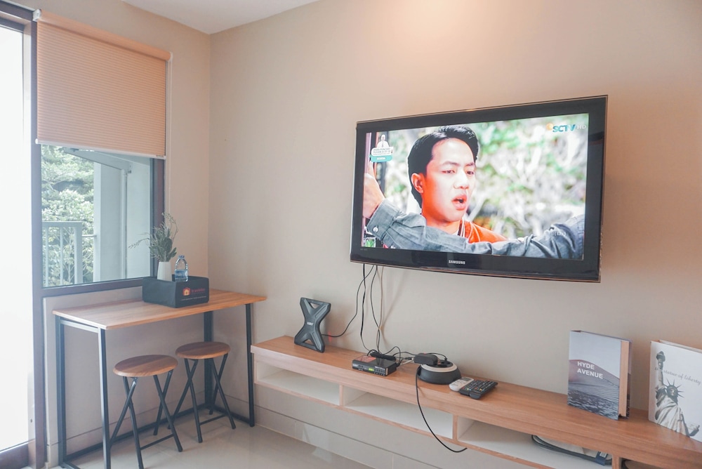 Cozy Studio Apartment At LRT City Jatibening