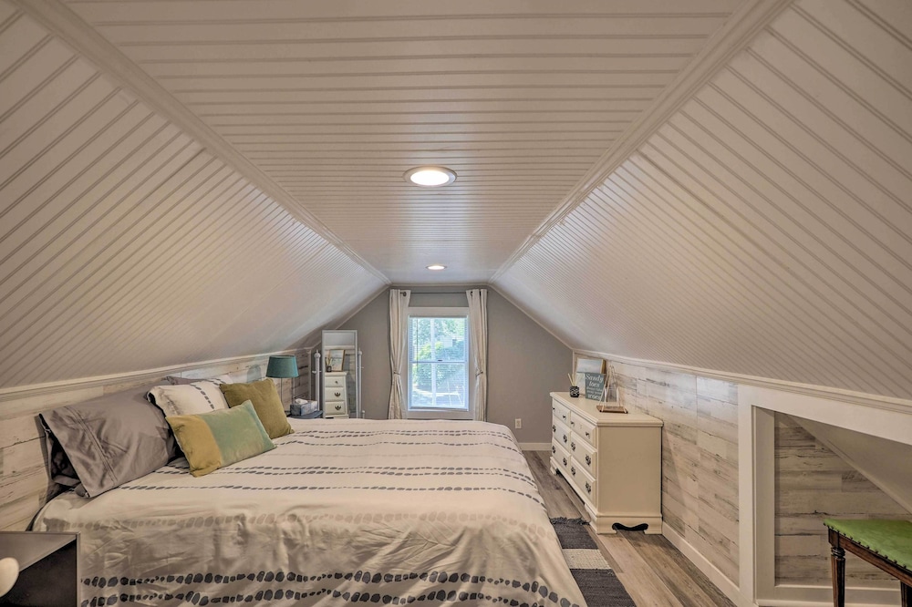 Cozy Manistee Getaway: Near Dtwn & Beach! view 2