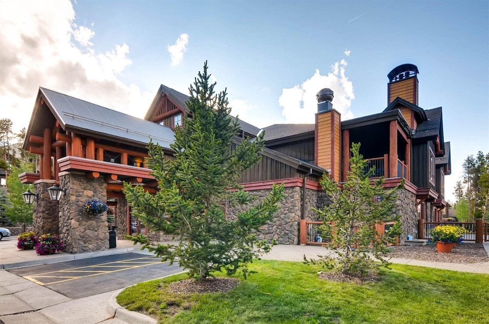 Bluesky Breckenridge Luxury 3 Bedroom Condo at Snowflake Lift