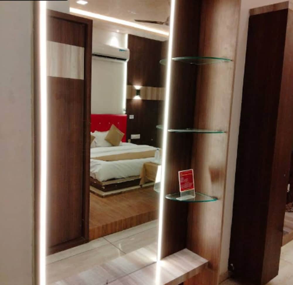 Hotel Shree Palace & Restaurant