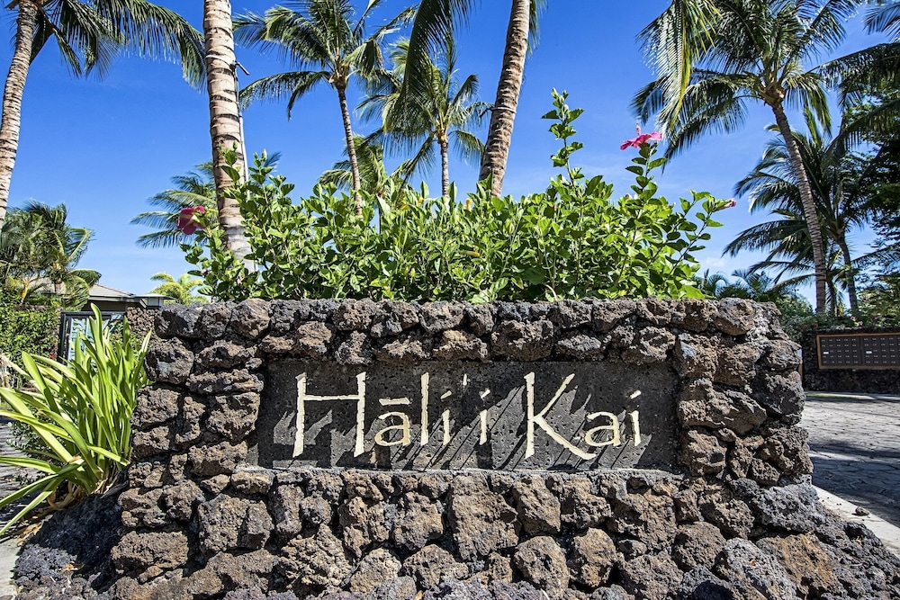 Hali'i Kai At Waikoloa 2b 2 Bedroom Condo by RedAwning