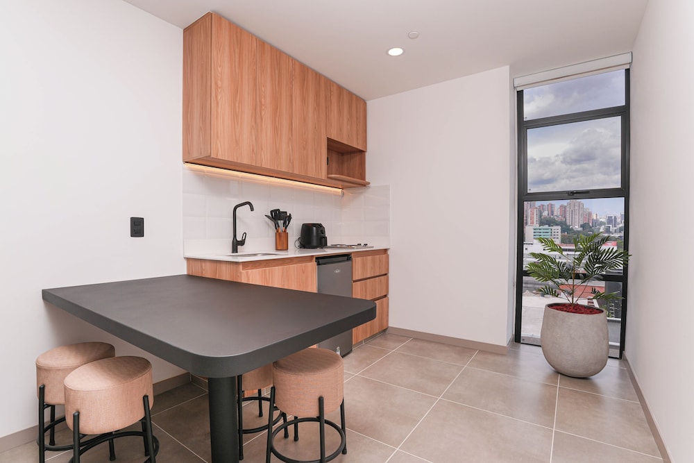 Metropolitan Living by HOUSY