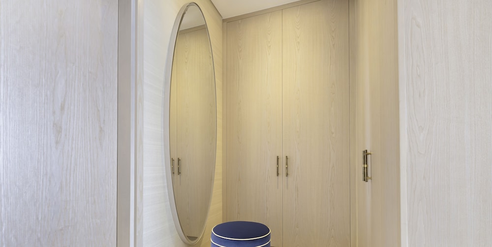LUX Iconic Views at Palm Tower Suite 3