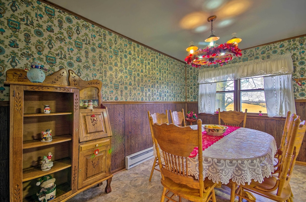 Peaceful Missouri Home, 25 Mi to Truman Lake! - Property Image 9