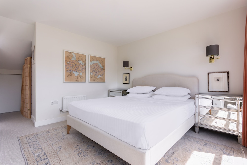 Oakington Road by Onefinestay