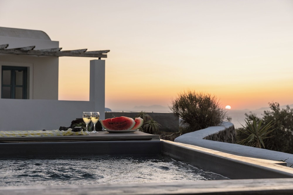 GTK Santorini Oia Sunset Villas