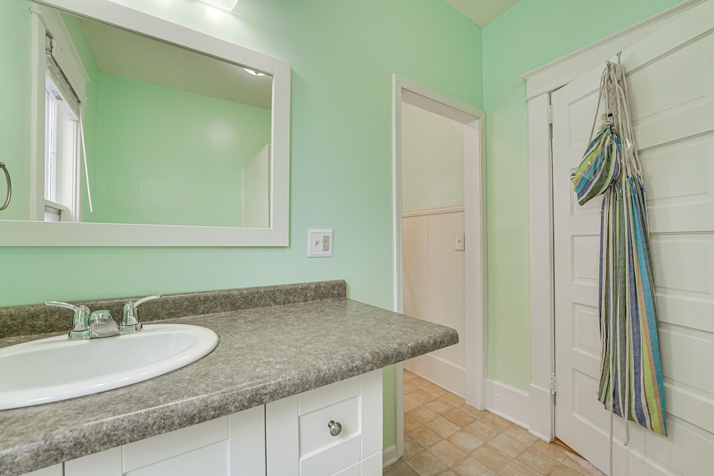 Ludington Home w/ 6 Bicycles < 1 Mi to Beach!