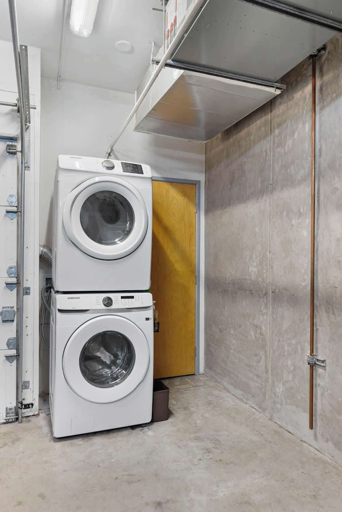 Gaslamp Row House - Sleeps 8 Private Garage AC