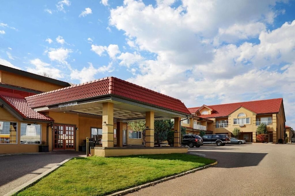 Medicine Hat Vacations - Flamingo Hotel - Property Image 1