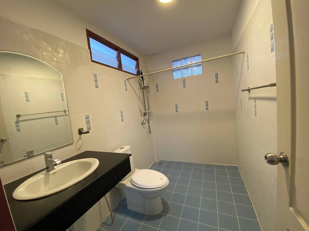 Beautiful 2 Story Newly Renovated Bungalow House