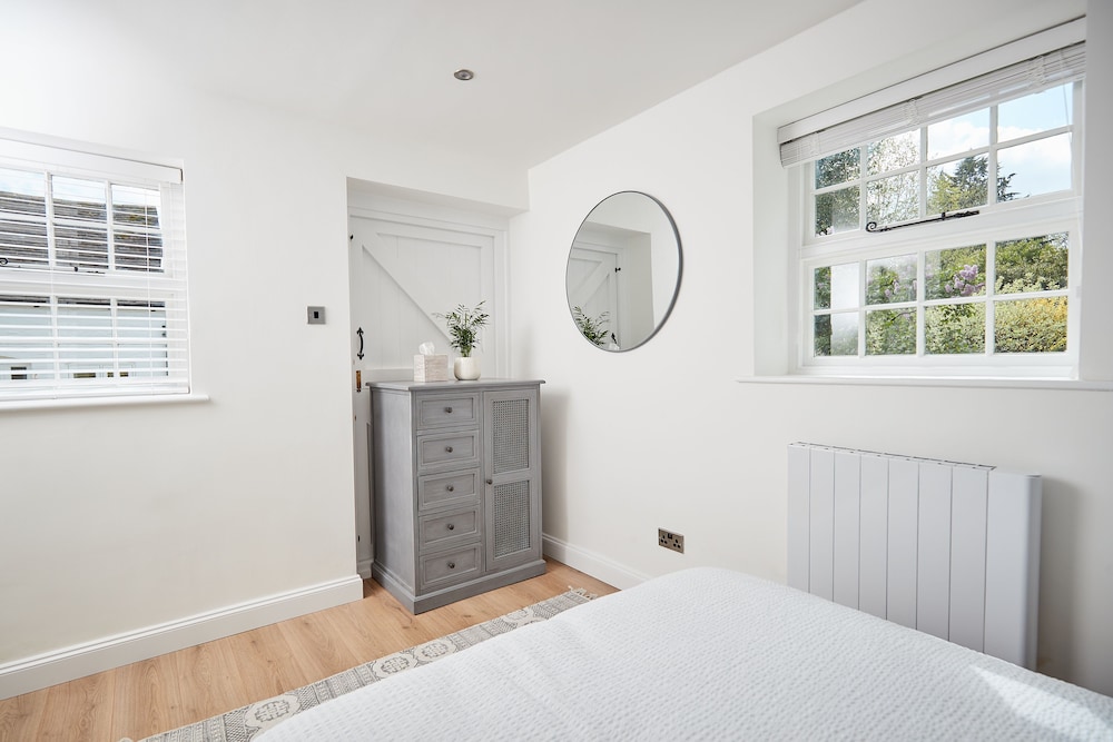 Lovely Quiet Cottage in Kemerton! view 2