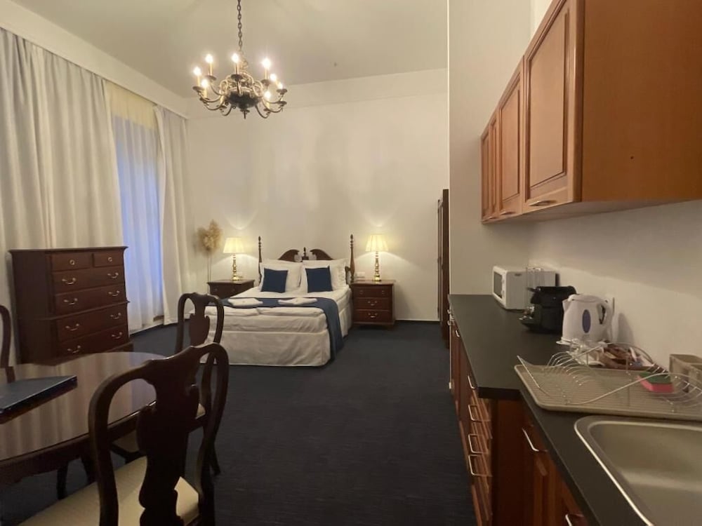OPERA16 Guestrooms