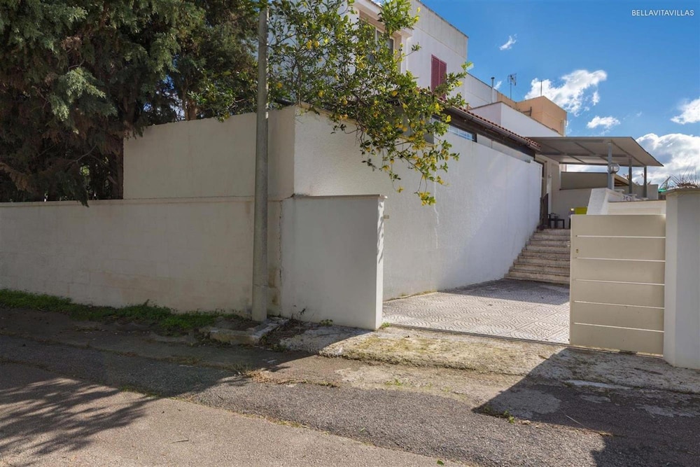 in Torre Dell Orso With 2 Bedrooms and 1 Bathrooms view 2