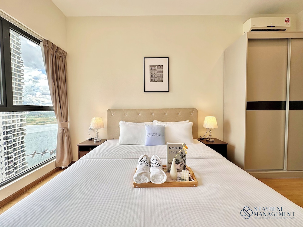Country Garden Danga Bay Sea View Homestay by Stayrene