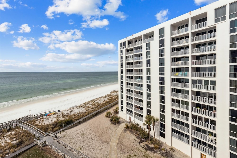 Shoreline Towers 1084 2 Bedroom Condo by RedAwning