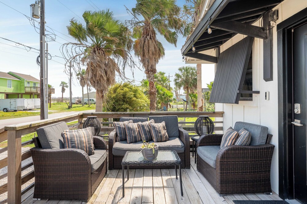 Simpatico by Avantstay Pool, Near Birding Center