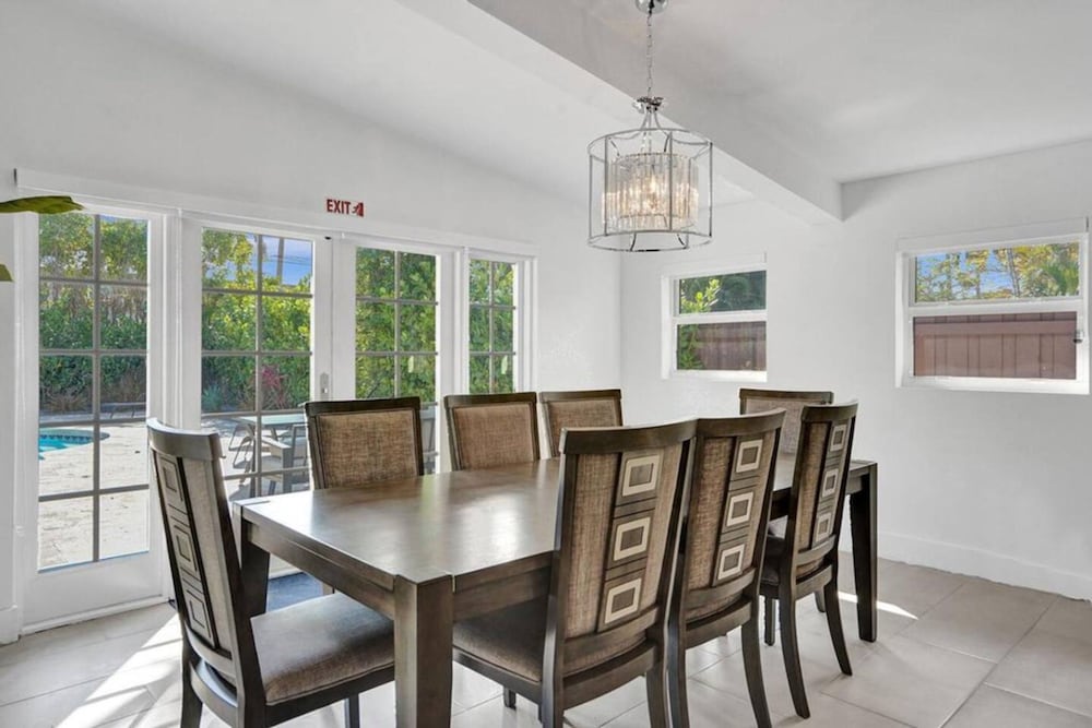 Pool House 3 Bedroom Home Victoria Park
