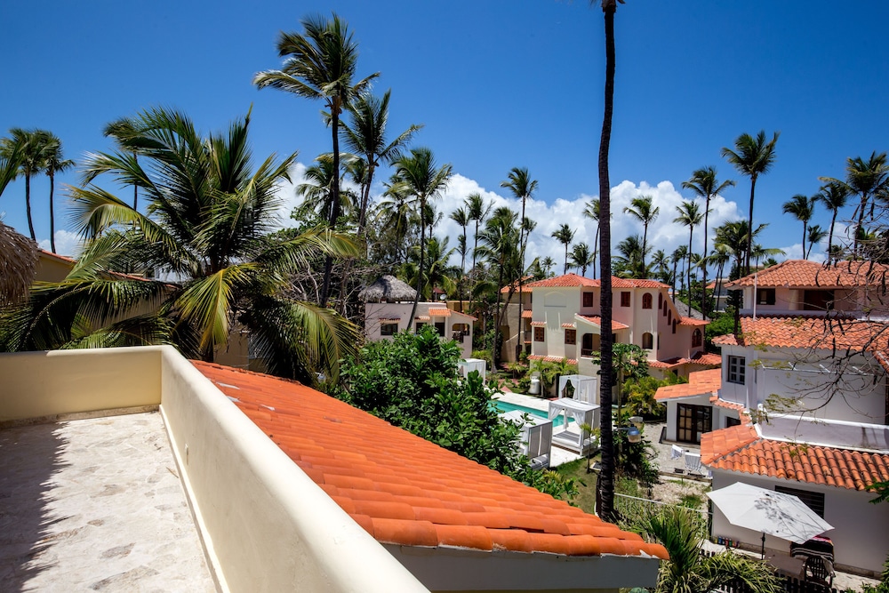 Los Corales Beach Village