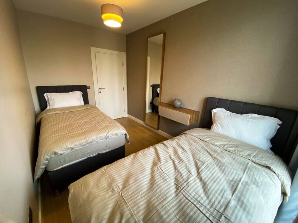 Exclusive 2 1 Apartment 2 Bathrooms - Core Living