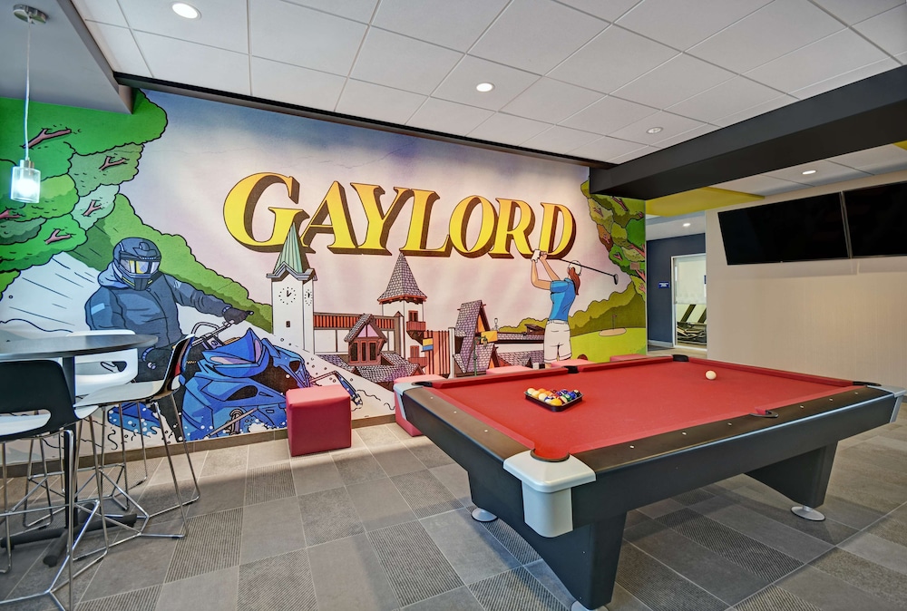 Gaylord Vacations - Tru By Hilton Gaylord, MI - Property Image 2