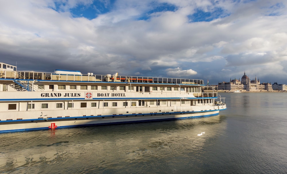 Grand Jules Boat Hotel Budapest