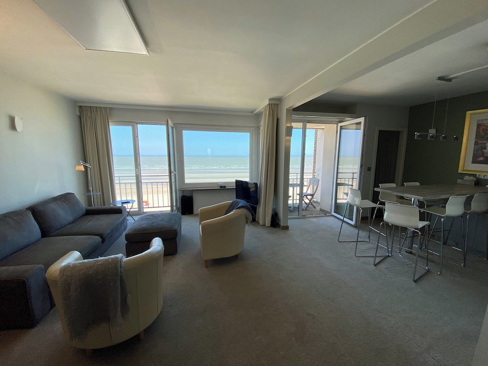 Apartment in Nieuwpoort-bad With Sea View