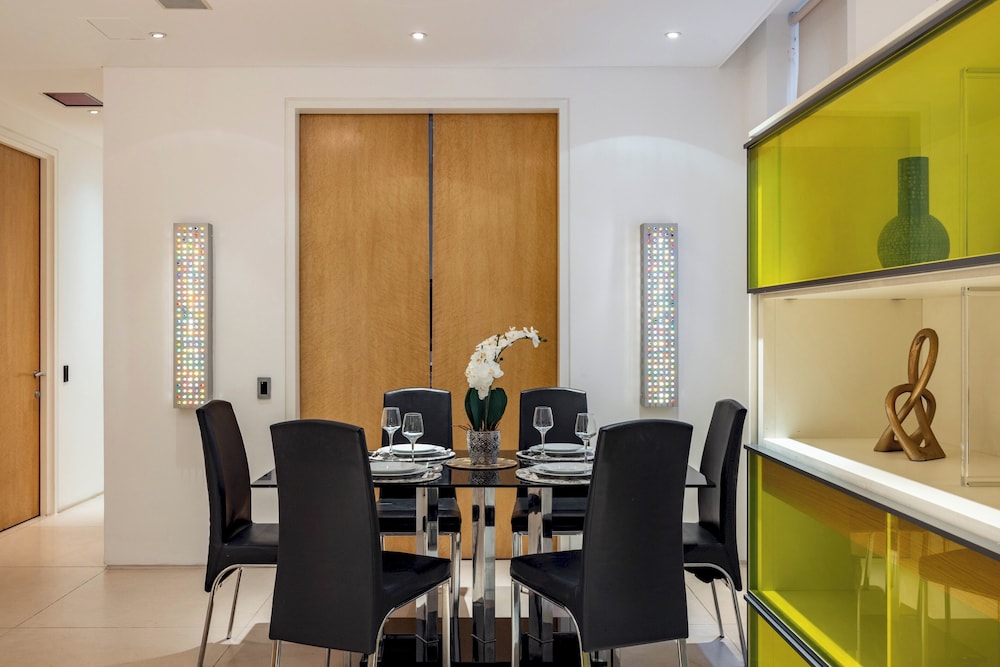 Park Lane 4-bed Huge Designer pad