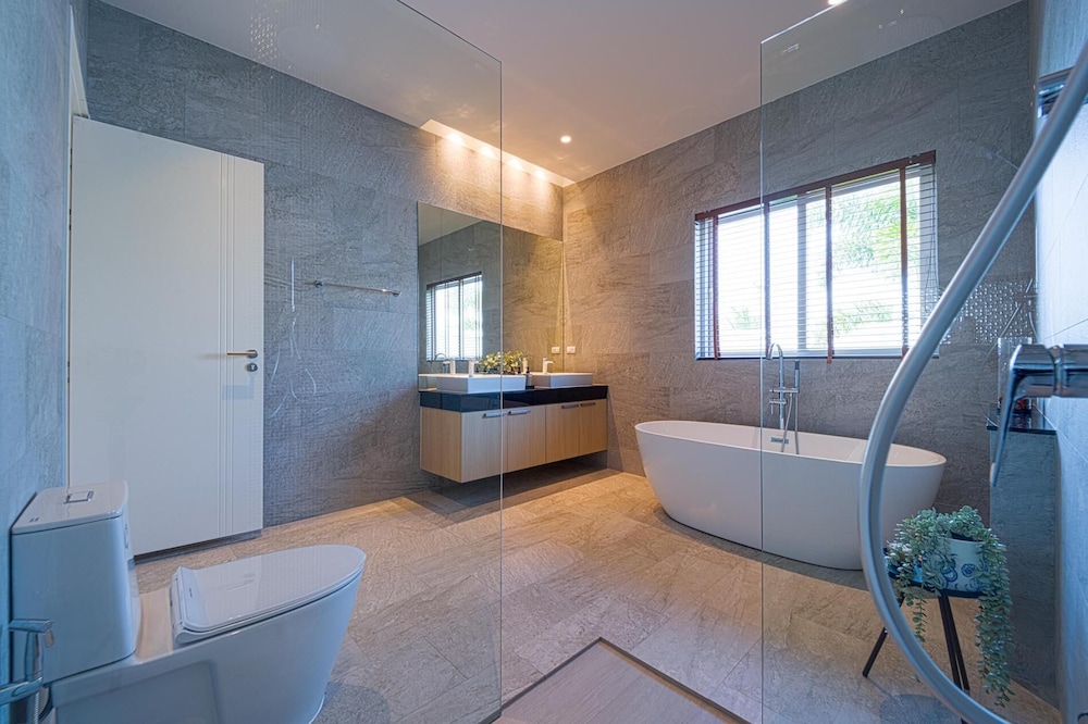 Modern 3 Bedroom Villa AS1