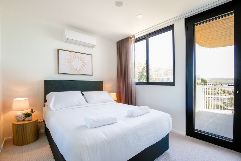 Elegant 2-bed Apartment With Incredible Bay Views