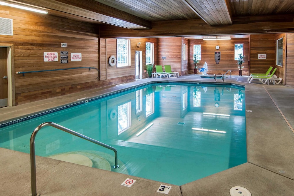 Albany Vacations - Comfort Suites Linn County - Property Image 2