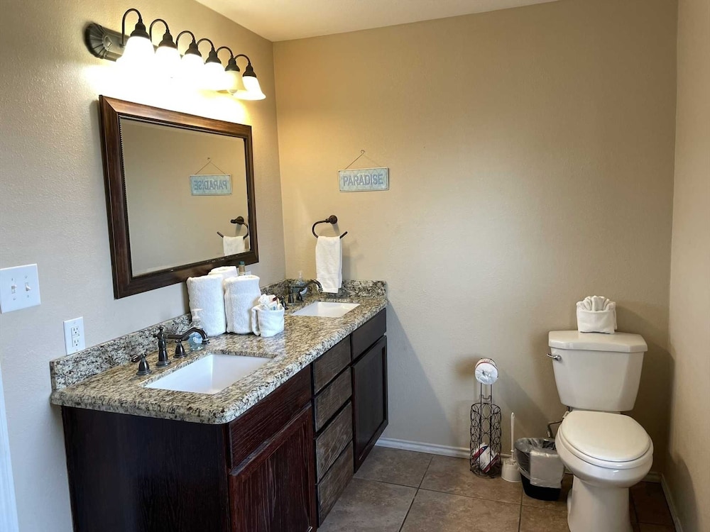 126 E Pike 4 Bedroom Condo by RedAwning view 2