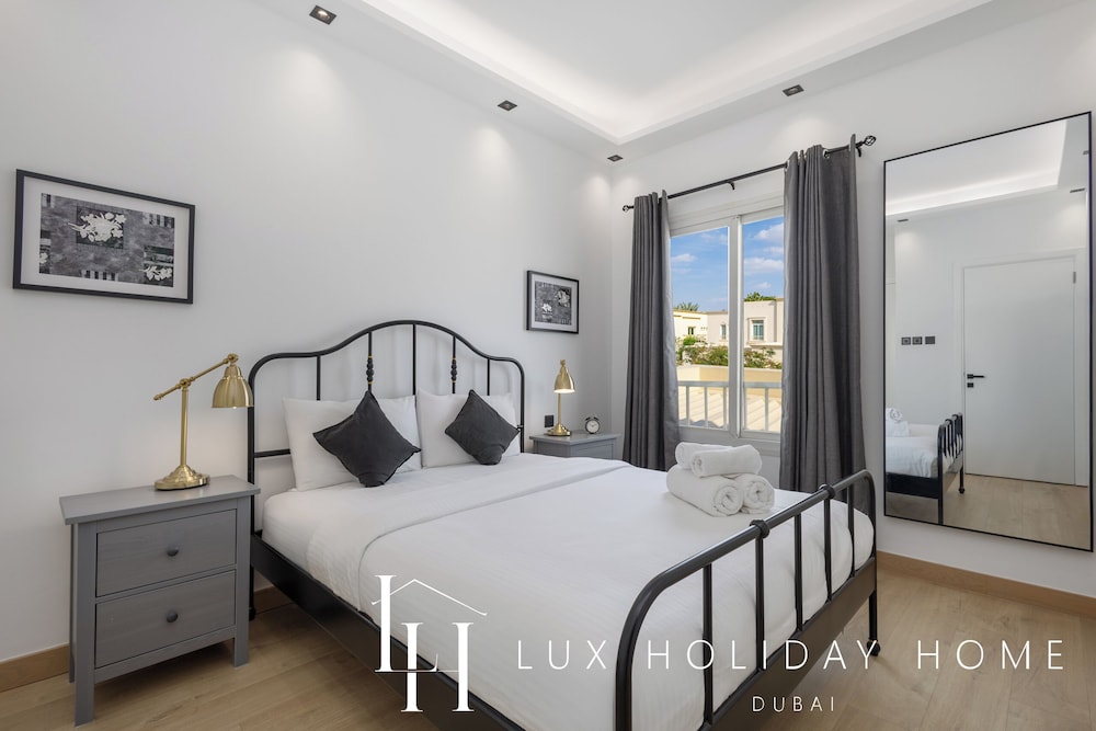 LUX The Serene Springs Villa