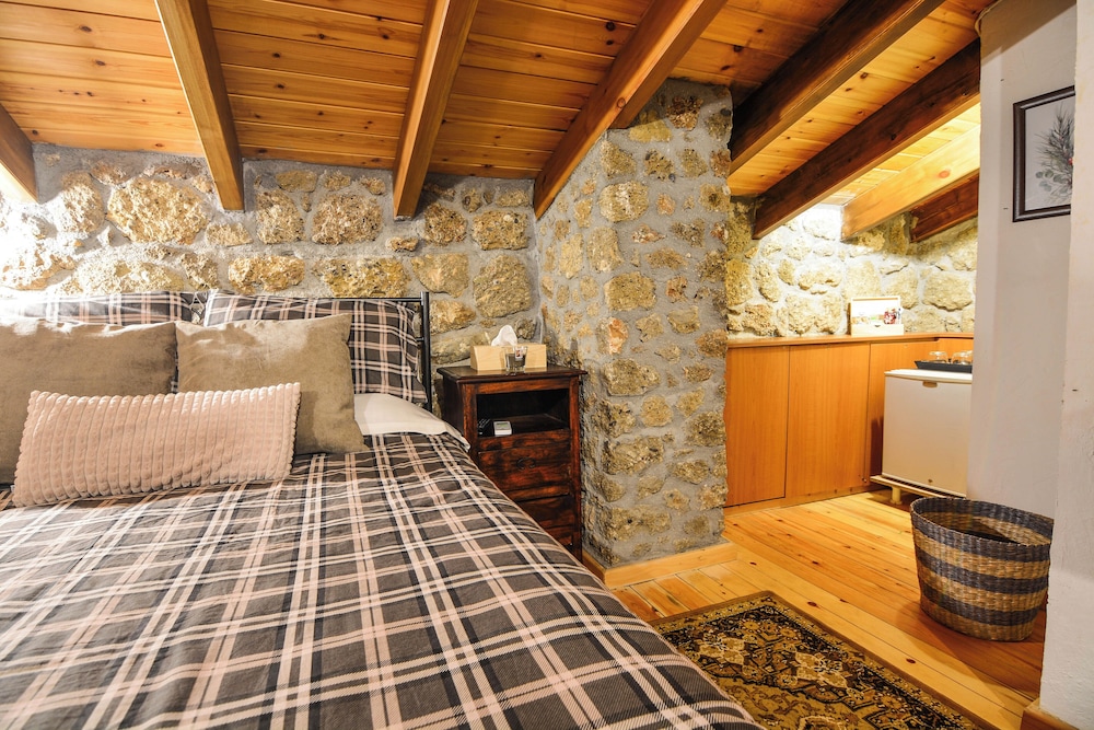 Petrino Lodge
