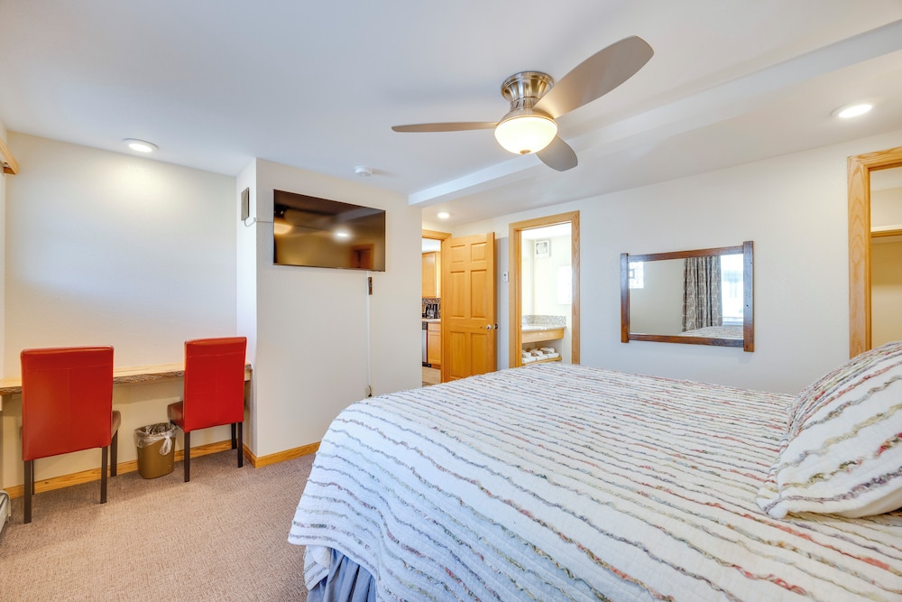 Pikes Peak Mountain Views: Manitou Springs Apt
