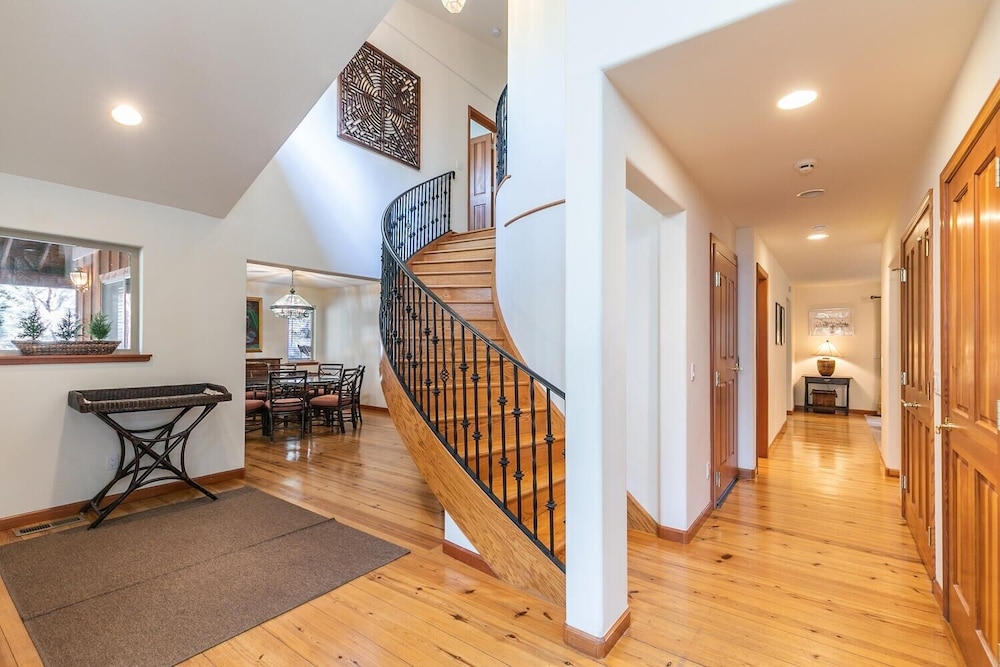 Silver Rock Lodge 5 Bedroom Home