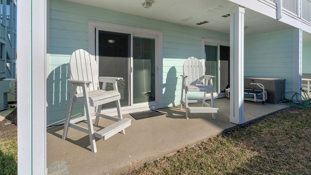 Beachside Stay w/ Pool & Beach Access + Free Attraction Tickets!