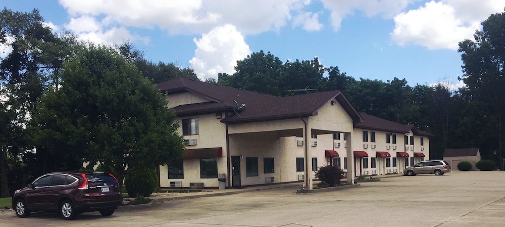 Muncie Vacations - Anderson Chesterfield Travel Inn - Property Image 1