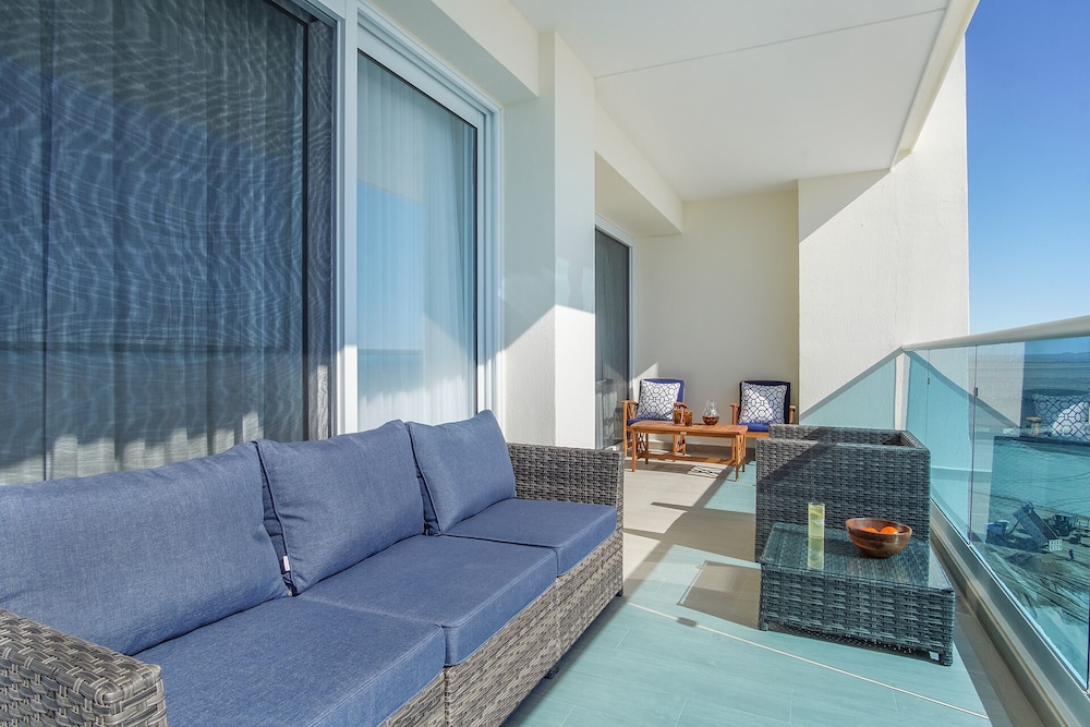 Beautiful 2 Bedroom Condominium Fully Equipped at the New Encantame Towers Verano 805