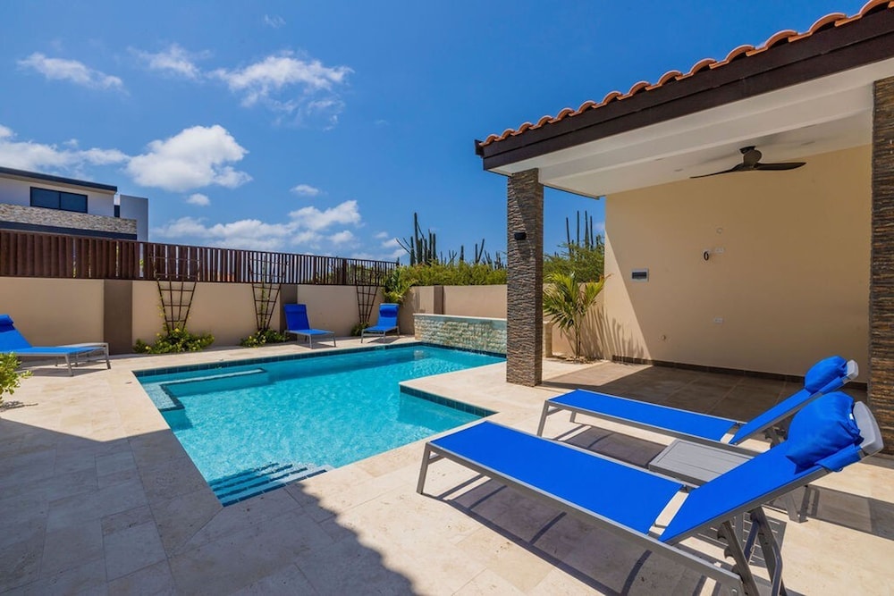 Luxury Noord 3 2 Villa - W Private Saltwater Pool