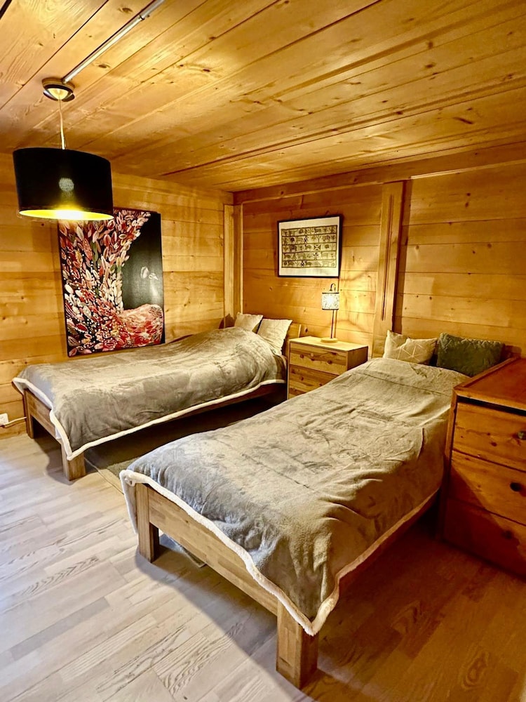 5 BR Gstaad Paradise View Chalet With Outdoor Jacuzzi