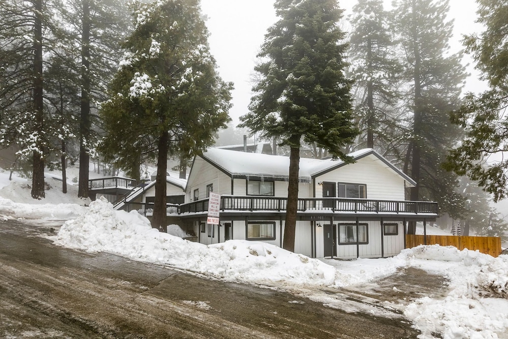 Chic Alpine Hideaway: Hiking, Skiing + Exploring! view 4