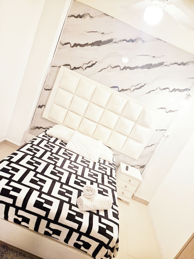 PROMO 18 BDRM Building, Pool+ 5Jacuzzis at Poblado